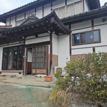 窓を断熱性のよい小さい窓に入替て、壁を増やして耐震性を向上