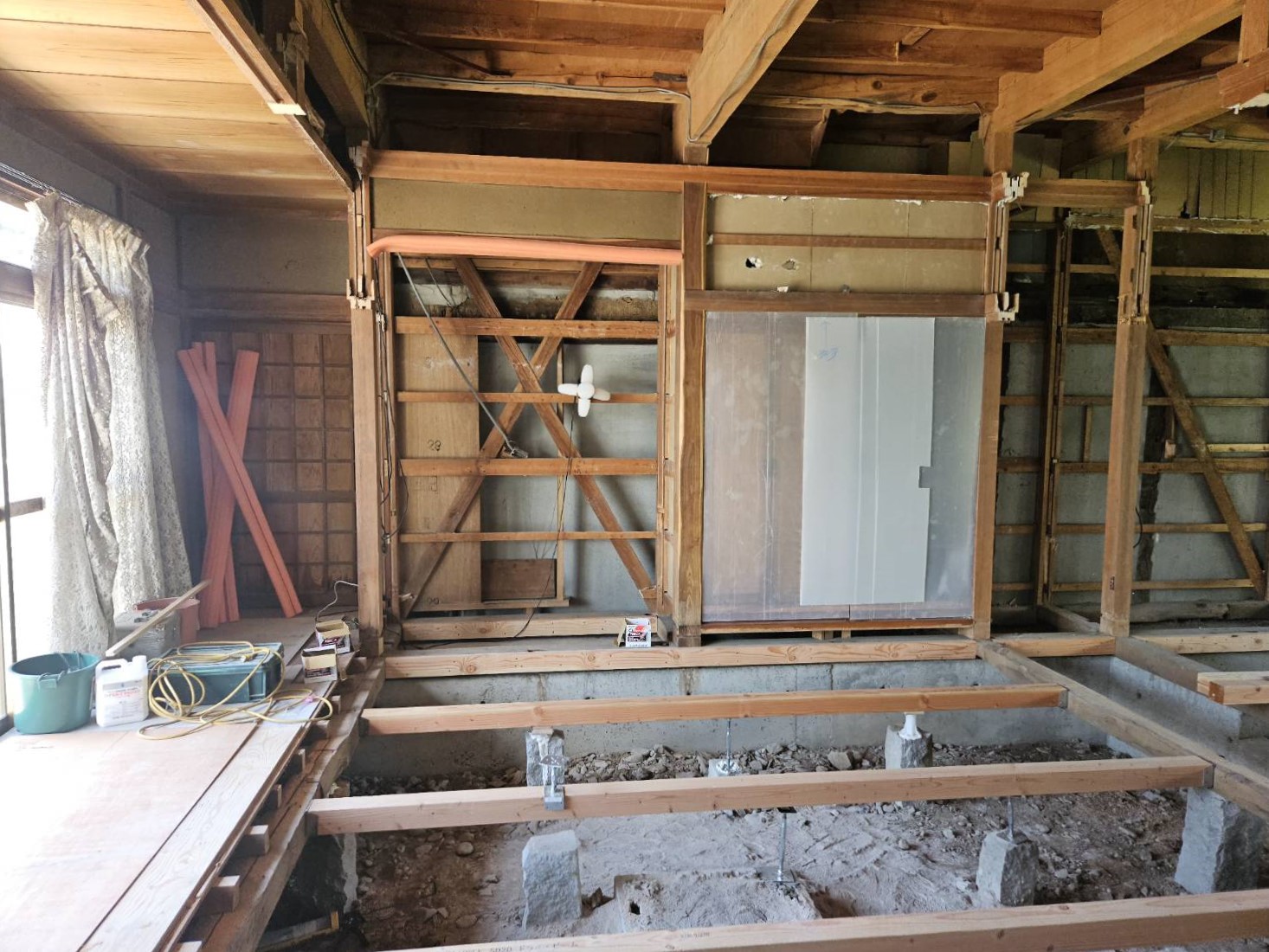 残したい部分はしっかりと養生をして、慎重に解体工事をしました